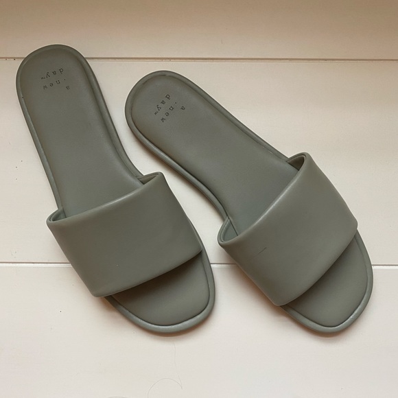 a new day Shoes - A New Day Sage Green Women’s Sandals Size 7